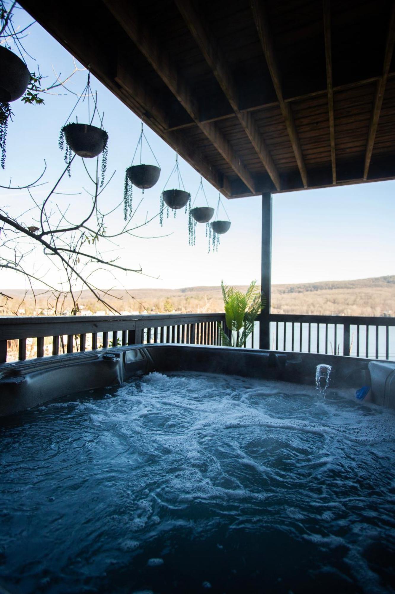 Lakeview House - Hot Tub - Firepit - Stunning Views - Spacious Deck - Cozy Living Room - Bar Greenwood Lake Buitenkant foto