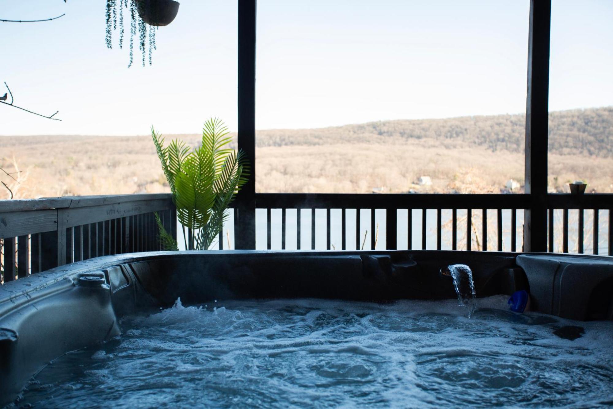 Lakeview House - Hot Tub - Firepit - Stunning Views - Spacious Deck - Cozy Living Room - Bar Greenwood Lake Buitenkant foto