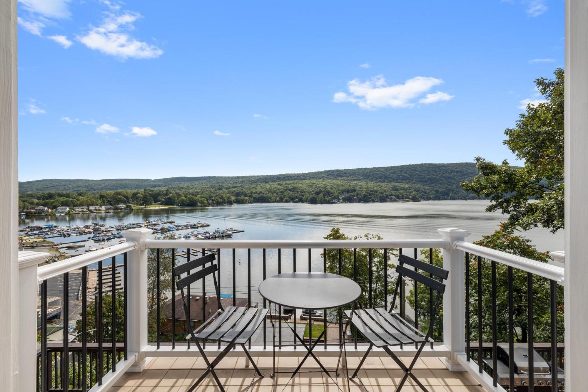 Lakeview House - Hot Tub - Firepit - Stunning Views - Spacious Deck - Cozy Living Room - Bar Greenwood Lake Buitenkant foto